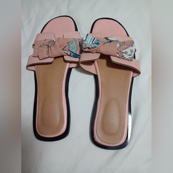 Hermes Blush Sandals with Artistic Bow - Picture 3 of 5